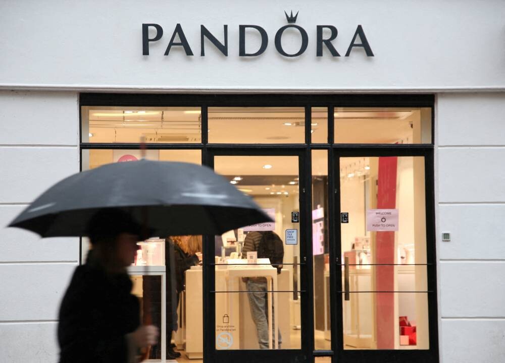 Pandora Shares Drop 9% on Analyst Warnings